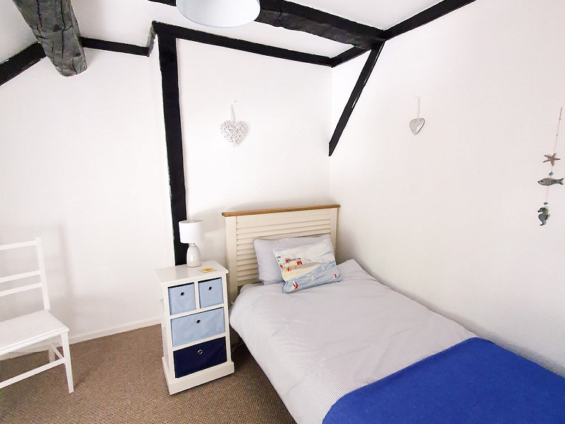 Furnished with a single bed and drawers the single bedroom overlooks the front of the property.